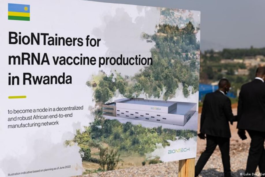 Ruanda abre a primeira fábrica de vacinas em África de ARN mensageiro com apoio da UE