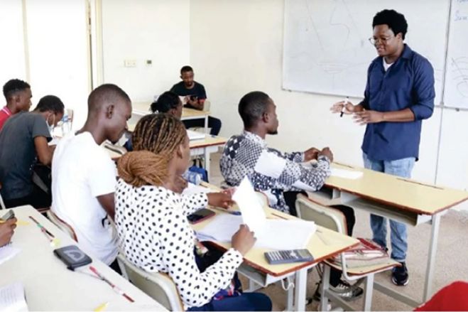 PGR alerta instituições de ensino privado a cumprirem limite legal no aumento das propinas