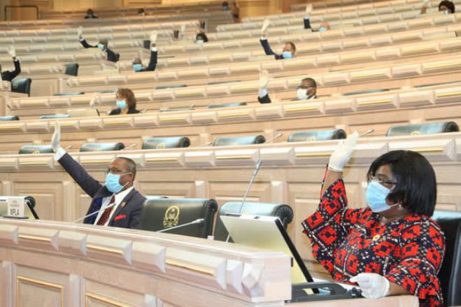 Parlamento aprovou a transferência de competências para as autarquias