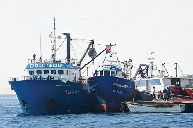 Navio angolano com 19 tripulantes retido na Namíbia por suspeita de pesca ilegal