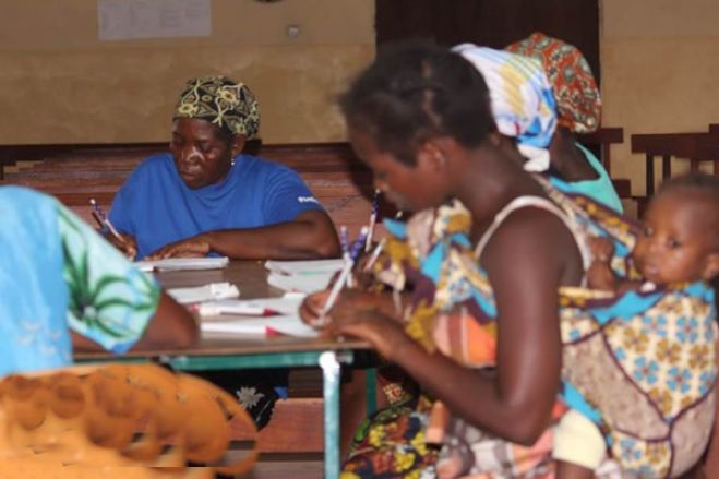 Mais de quatro milhões de angolanos continuam sem saber ler e escrever - ministra