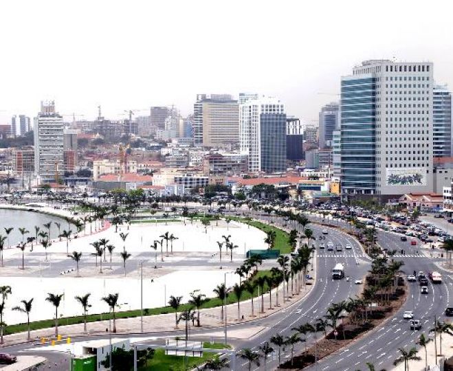 Adiar grandes obras em Angola dá folga orçamental mas prejudica país