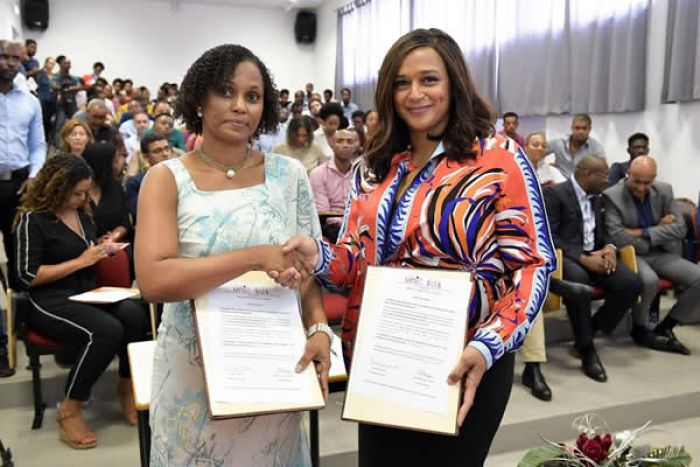Isabel dos Santos patrocina dez bolsas de mérito universitário em Cabo Verde