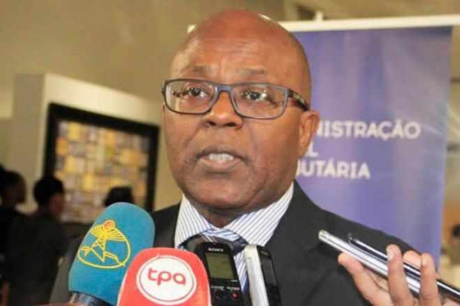 Antigo diretor das Alfândegas suspeito de lavagem de dinheiro em Londres