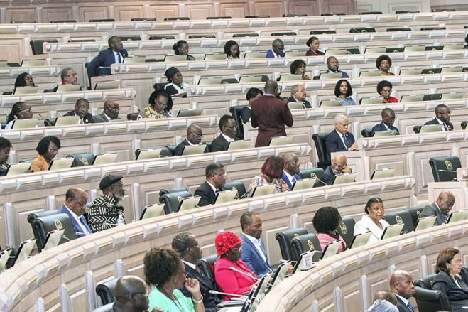 Parlamento angolano aprova adesão a projeto de tribunal africano dos Direitos Humanos