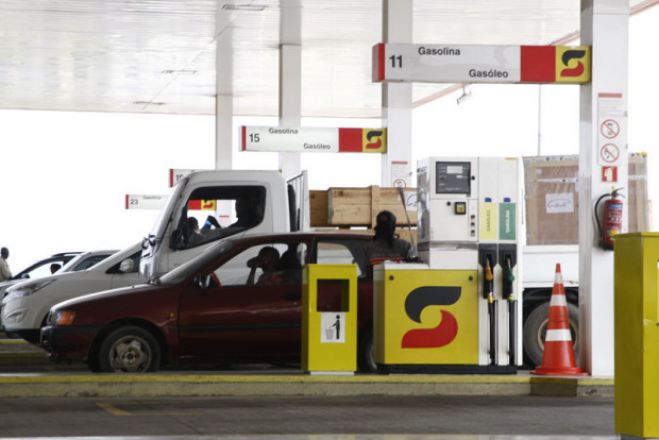 Angola gasta mais de 5 milhões de euros por dia para importar combustíveis