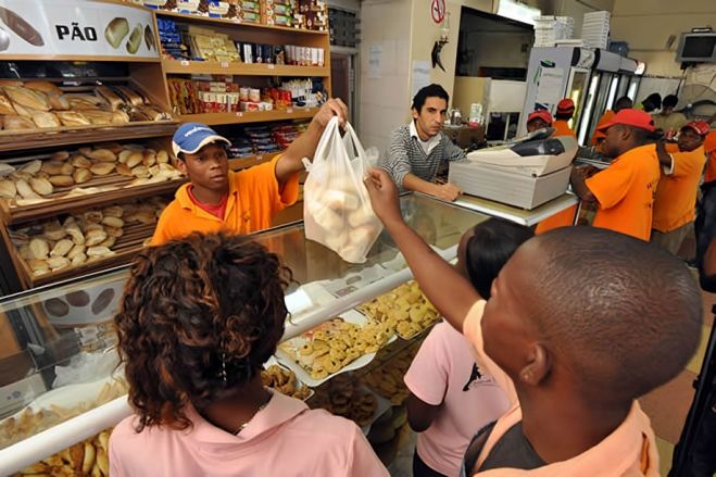 Farinha de trigo sobe 40% e leva panificadores a reduzir peso do pão