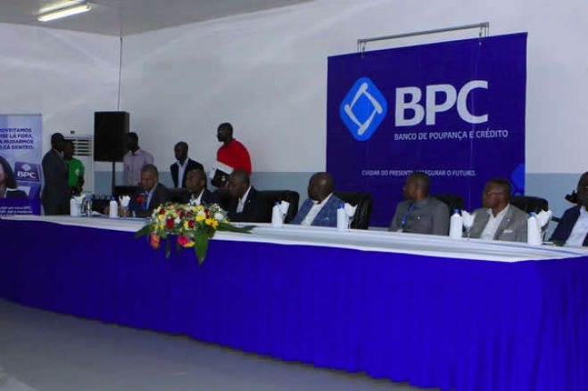 Funcionários do estatal BPC pedem suspensão dos despedimentos