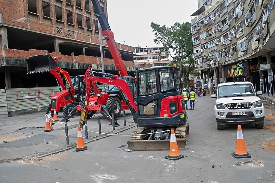 Começa demolição do edifício degradado da Maianga que representava risco à população