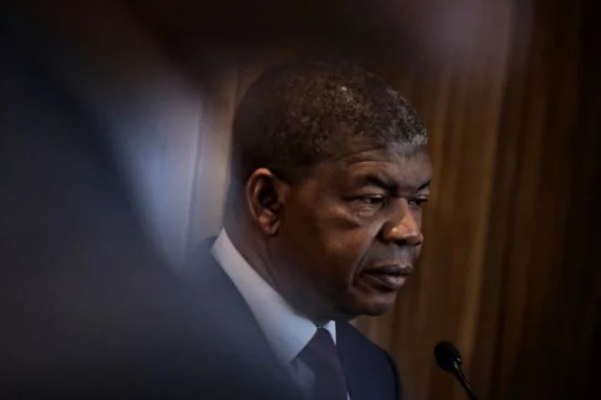 “Memórias amnésicas”: a nação que se esqueceu que o seu presidente é um estrangeiro