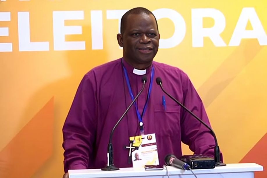Bispo anglicano que preside à comissão eleitoral de Moçambique vai reformar-se