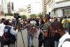 Julgamento pode durar mais dias e manifestantes dizem &quot;mais uma hora vamos queimar pneus&quot;
