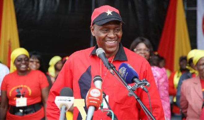 Dirigente do MPLA quer Samakuva no tribunal