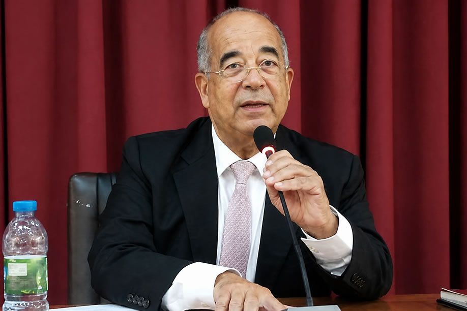 Raul Araújo defende mais poderes para o Parlamento e maior fiscalização do Presidente