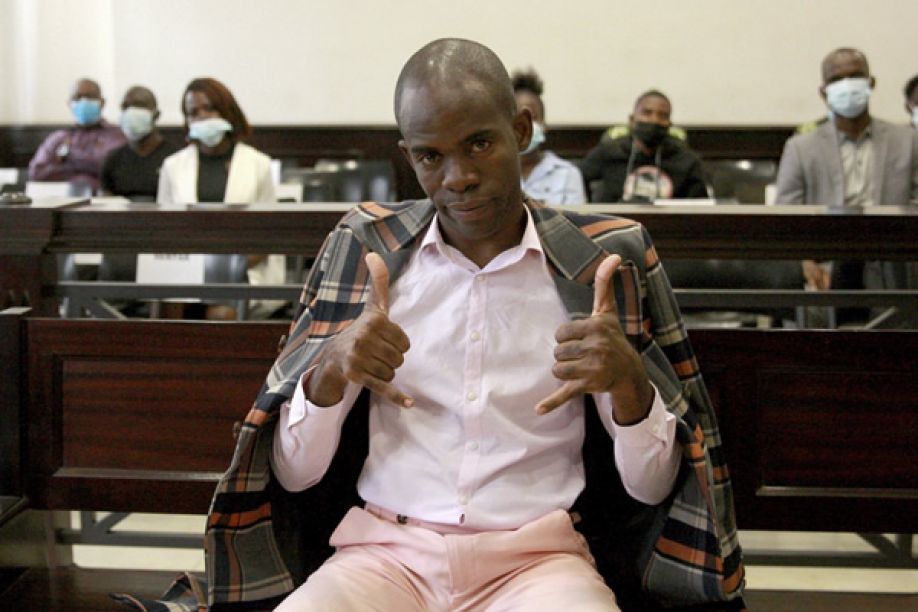 Ativista angolano “Tanaice Neutro” condenado a pena suspensa de um ano e obrigado a pedir desculpas ao PR