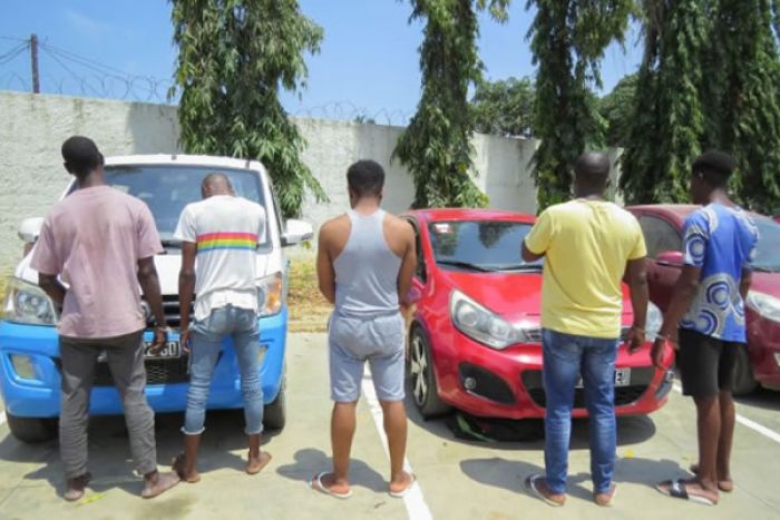 SIC recupera seis viaturas após detenção de assaltantes e receptor de bens em Luanda