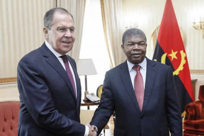 Lavrov vem advertir Angola das consequências da sua nova política externa, diz analista político