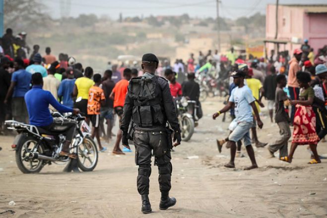 Protestos contra subida do combustível fizeram oito feridos e 86 detidos no Namibe