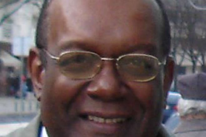 Antigo embaixador angolano apresenta queixa-crime em Portugal para investigar Justiça