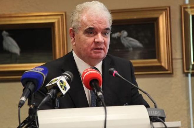 &quot;Governo tem de explicar situação financeira de Angola&quot;, diz Alves da Rocha
