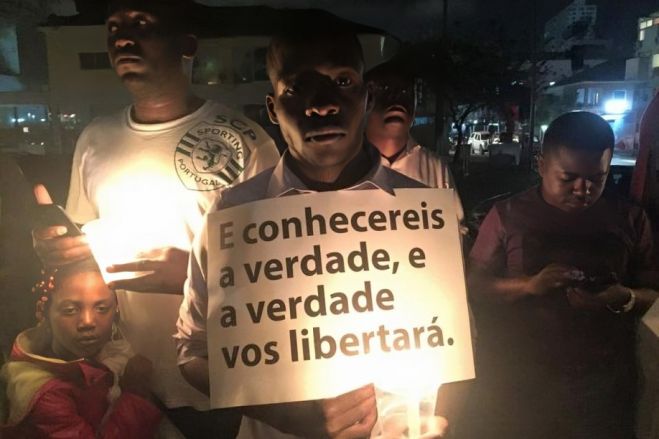 As velas que iluminam a coragem e amedrontam o poder.