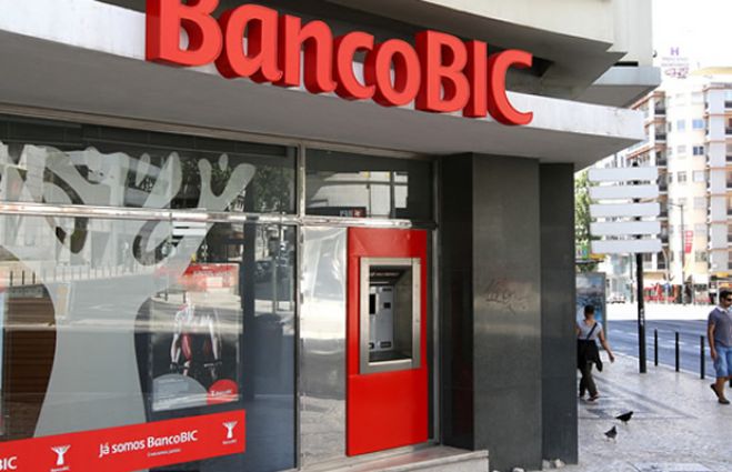 Bancos angolanos impedidos de pagar em moeda estrangeira