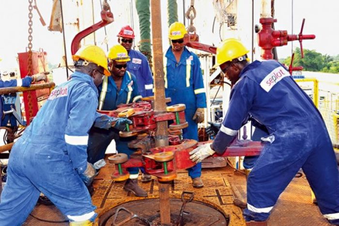 Relançar produção de petróleo em Angola é vital mas não será fácil - Economist