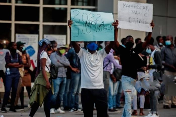 Tribunal de Luanda liberta mais um jornalista e continua a ouvir manifestantes detidos