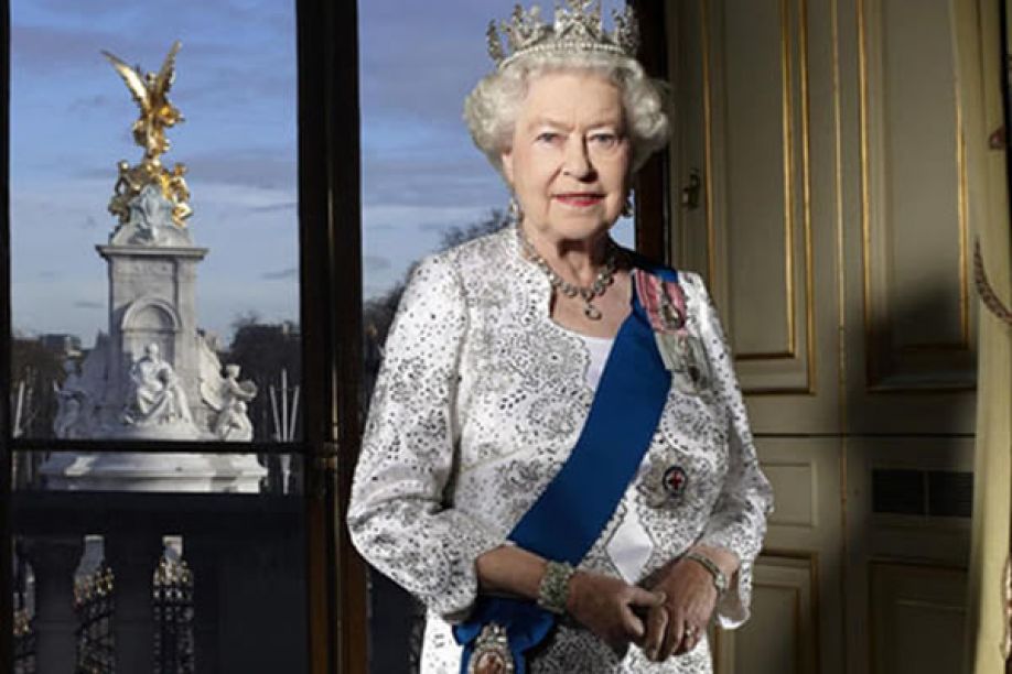 Rainha  Isabel II é colocada sob cuidados medicos