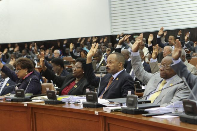 Jornalista sem carteira profissional vai ser multado pela nova lei aprovado pelo MPLA