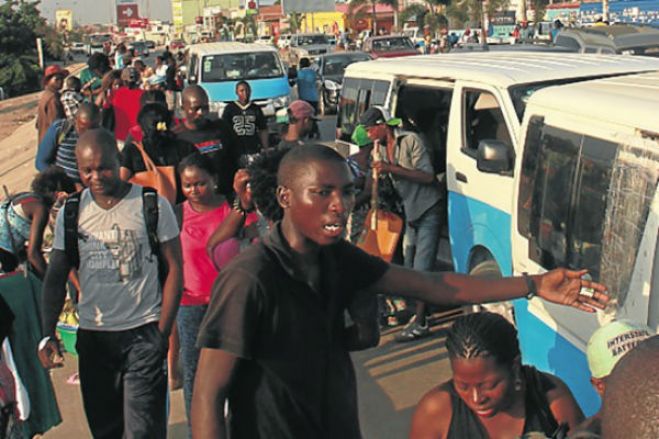 Taxistas querem apurar “verdadeiros culpados” de incidentes em Luanda, cidade regressa ao normal