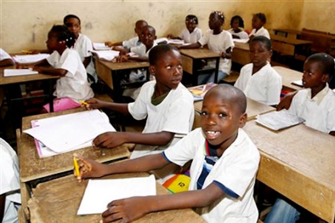 Greve no Piaget: Primeiro dia de aulas marcado com ausência de docentes por  falta de salários - Angola24Horas - Portal de Noticias Online