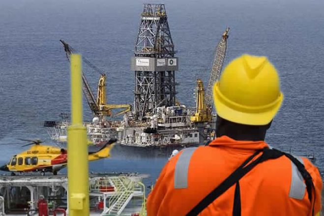Produção de petróleo em Angola com perspetiva “muito negativa” até fim de 2032