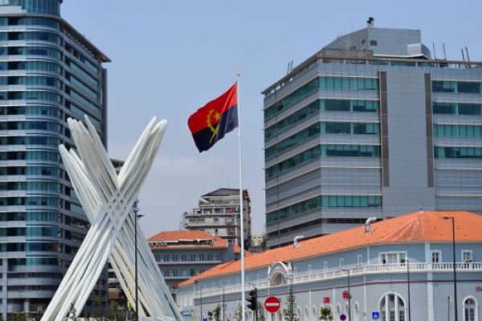 Que saída da crise para Angola?