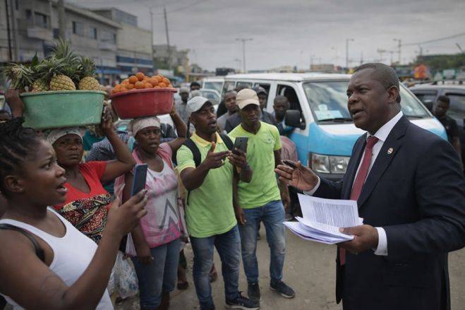 Governo quer tributar economia informal e enfrenta contestação de taxistas e zungueiras