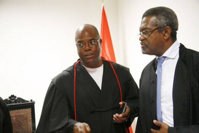 Defesa dos 17 activistas angolanos quer processar juiz por negligência