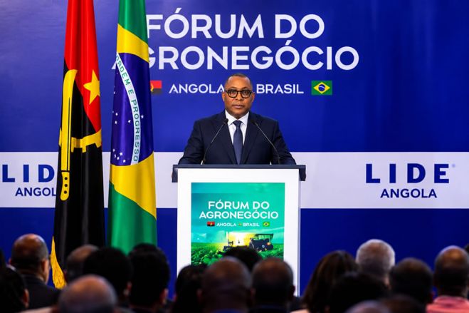 Angola desafia empresas brasileiras a deixar de apenas exportar e passar a produzir no país