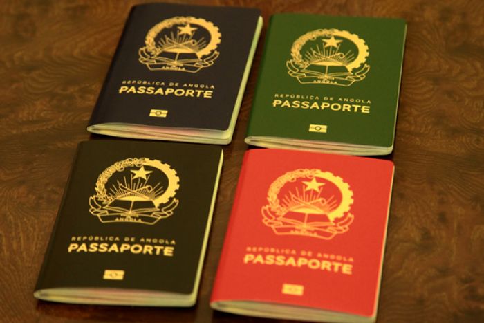 Apenas alguns passaportes estarão isentos de vistos a partir de janeiro na CPLP