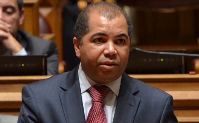 Deputado do CDS-PP aceita críticas de ex-PM angolano Marcolino Moco