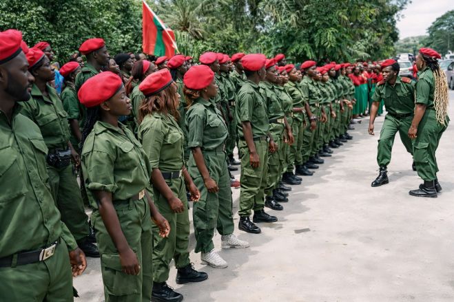 Juristas e sociólogos condenam uso de uniformes militares por elementos da UNITA