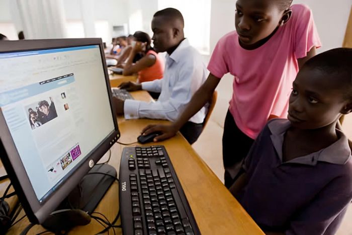 Liberdade na Internet em Angola continua limitada diz estudo