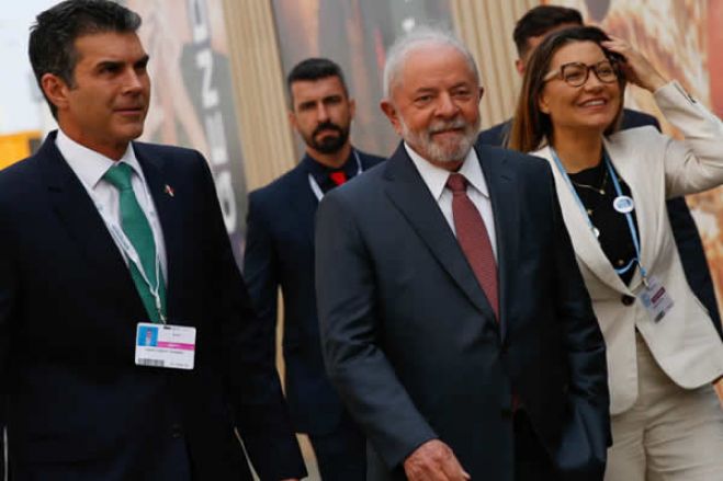 Lula visita Angola com maior comitiva de sempre de ministros e empresários - embaixador