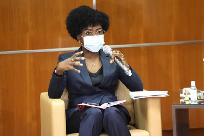 Ministra das Finanças diz que principais prioridades de Angola são a saúde e a dívida