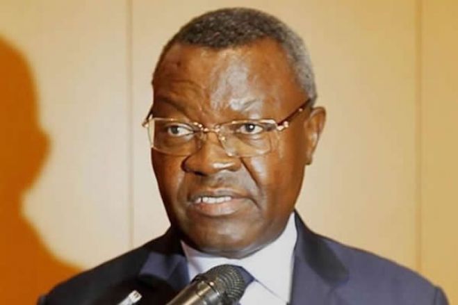 Um romance sujo de amor dentre eles ou simplesmente "sexo poder dinheiro e remadas entre eles?"