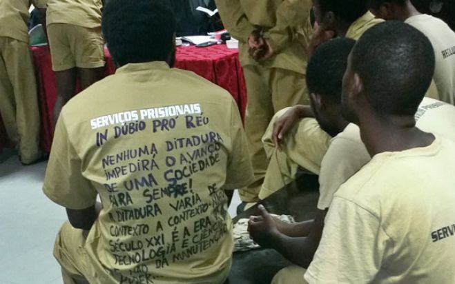 Julgamento de ativistas em Luanda com protestos à porta do tribunal