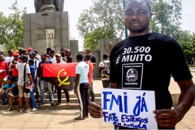 Angolanos exigem revogação do aumento de 900% no preço do passaporte