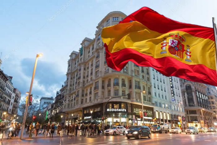 Espanha leva a julgamento 20 pessoas por corrupção em Angola