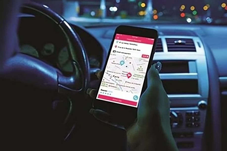 Passageiros denunciam extorsão por táxis de aplicativo no Aeroporto Dr. António Agostinho Neto