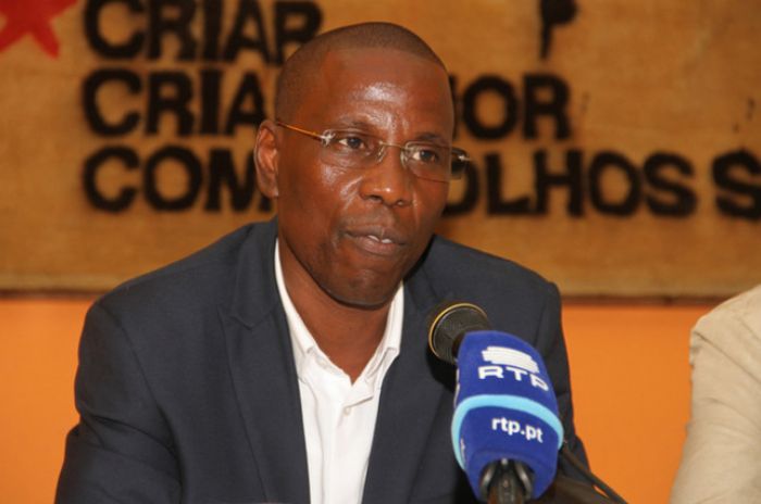 David Capelenguela eleito secretário-geral da União dos Escritores Angolanos