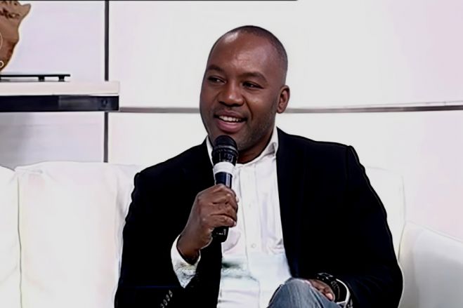 André Ventura "não é racista!" é "apenas coloca os portugueses à frente dos demais", diz Albino Pakisi